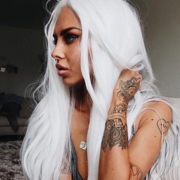 - ✨24” WHITE ICESTRAIGHT LACE FRONT WIG *NEW*